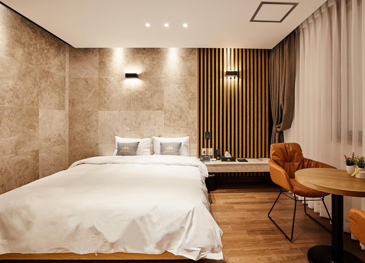 Noble Stay Hotel Gwangju Metropolitan City Bagian luar foto