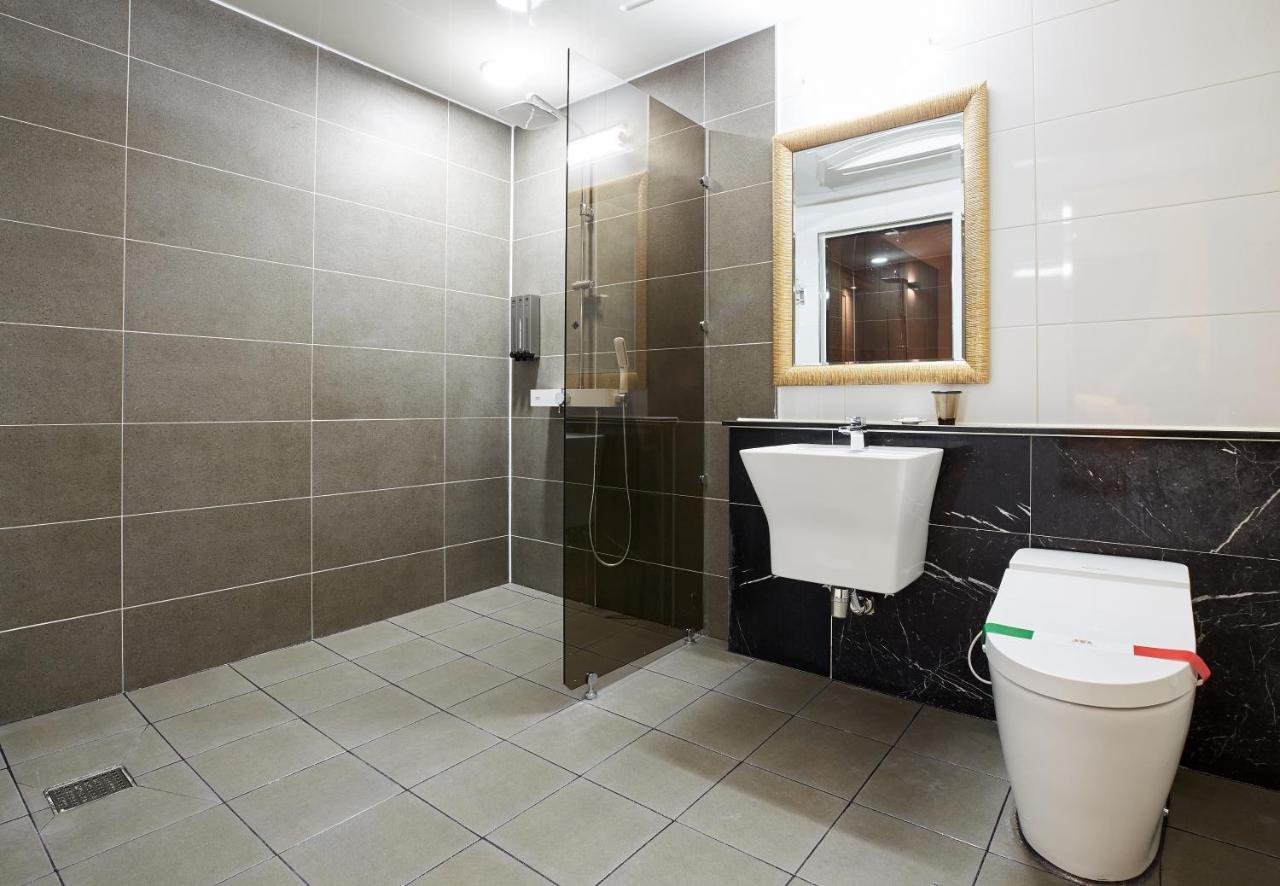 Noble Stay Hotel Gwangju Metropolitan City Bagian luar foto